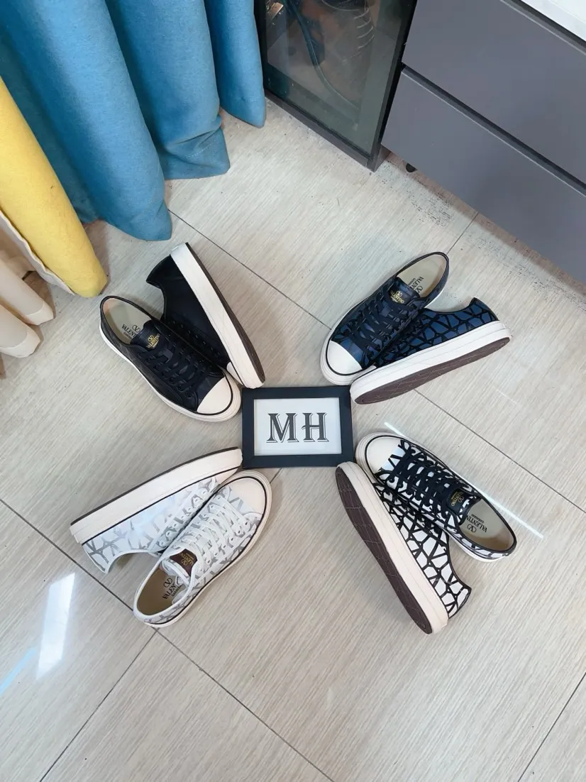 Men's shoes 💰500🌸🌸[Valentino] Couple model, official website 1:1 replica, fashionable casual men's shoes 🔜The upper is made of imported high-quality original special upper sheepskin lining, the upper foot is very stylish, personalized fashionable rubber wear-resistant outsole, size: 35-44 (45 can be customized)